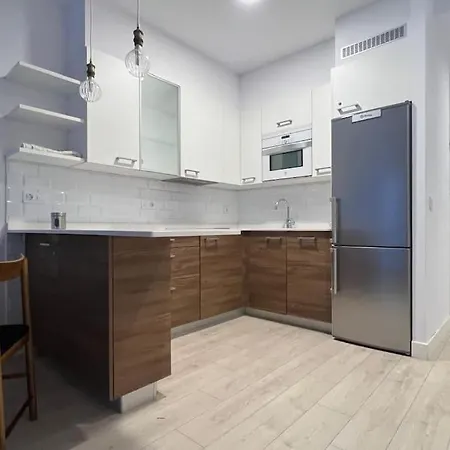 Bonito En El Centro De Apartamento *